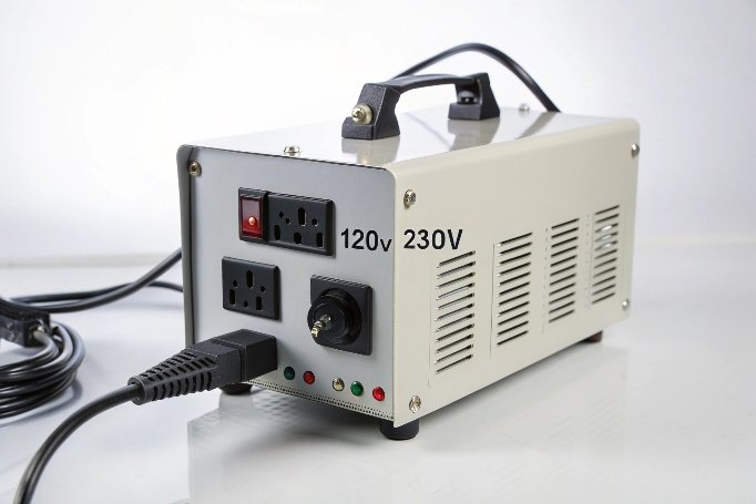 Преобразователь питания с разъемами 120 В и 230 В (ID#4)