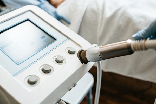Product specs Close-up of shockwave therapy machine controls (ID#2)