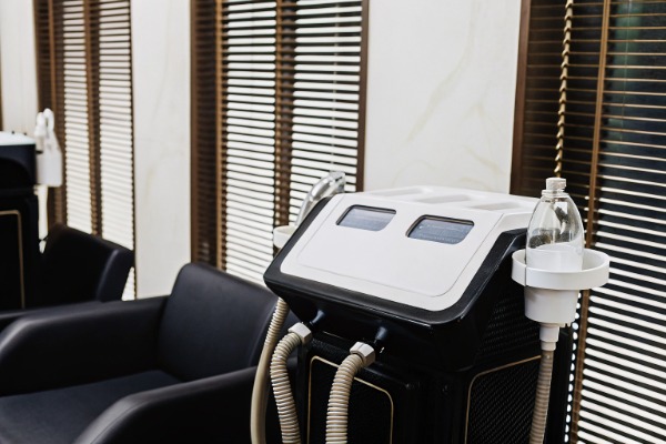 Shockwave therapy machine in ventilated room setting (ID#4)